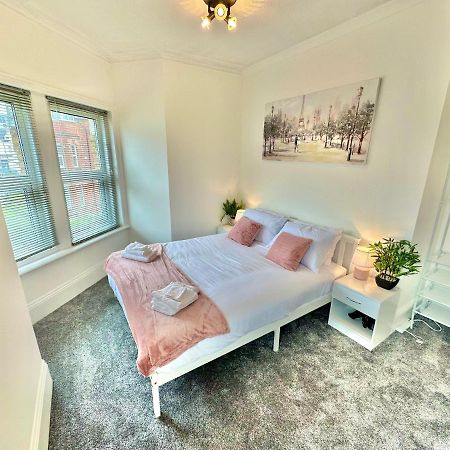 Chic Apartment In Central Bournemouth With Parking Extérieur photo