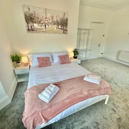 Chic Apartment In Central Bournemouth With Parking Extérieur photo