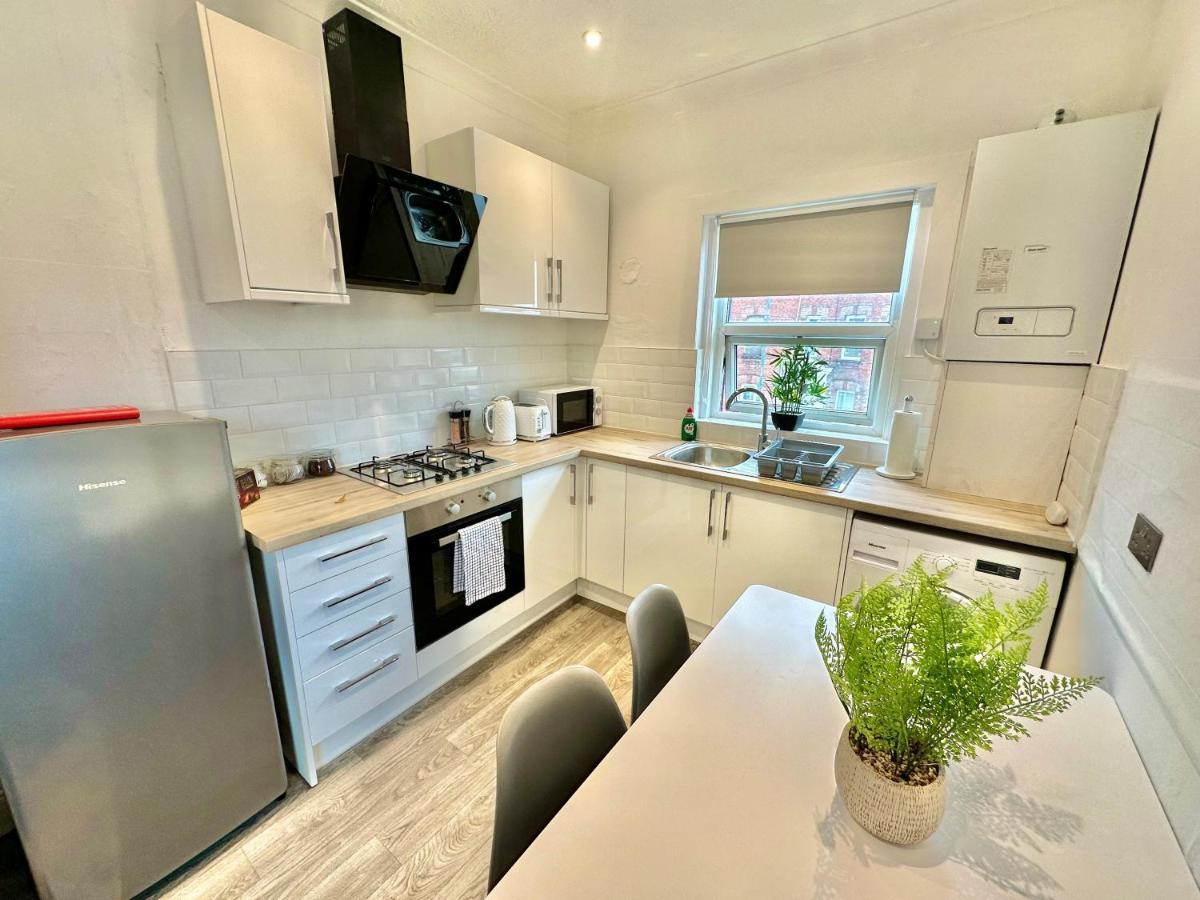 Chic Apartment In Central Bournemouth With Parking Extérieur photo