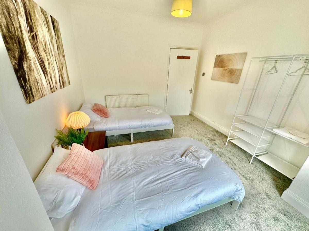 Chic Apartment In Central Bournemouth With Parking Extérieur photo