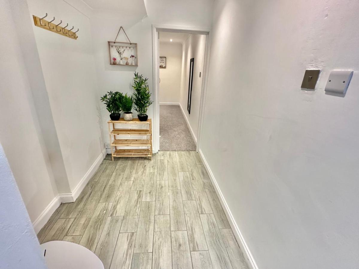 Chic Apartment In Central Bournemouth With Parking Extérieur photo