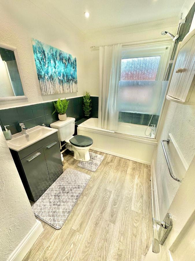Chic Apartment In Central Bournemouth With Parking Extérieur photo