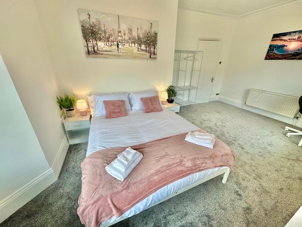 Chic Apartment In Central Bournemouth With Parking Extérieur photo