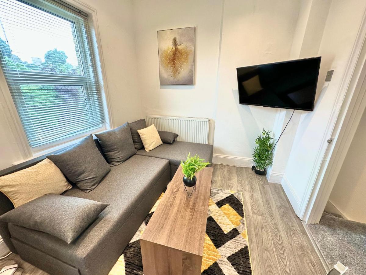 Chic Apartment In Central Bournemouth With Parking Extérieur photo