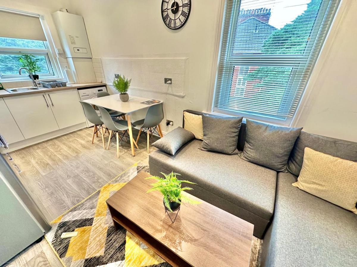 Chic Apartment In Central Bournemouth With Parking Extérieur photo